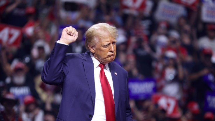 "Збираю більше, ніж Елвіс": Трамп сам замінить "третьосортних зірок" і вийде на сцену на 250-річчя США